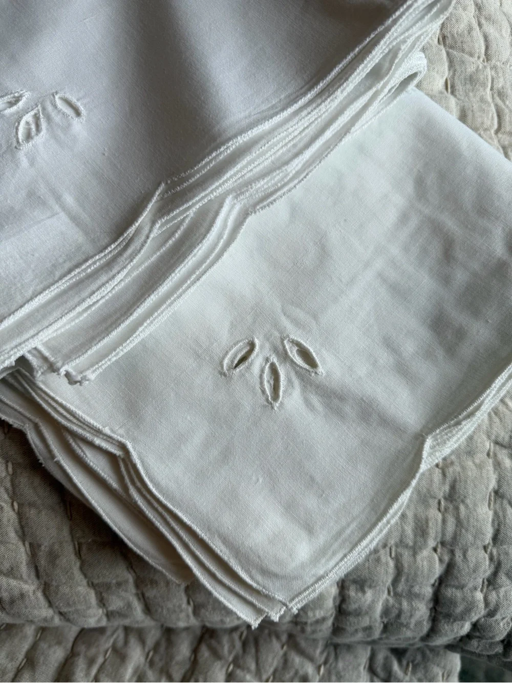 Napkins Vintage Embroidered White Linen Napkins - Set of 14 NWOT